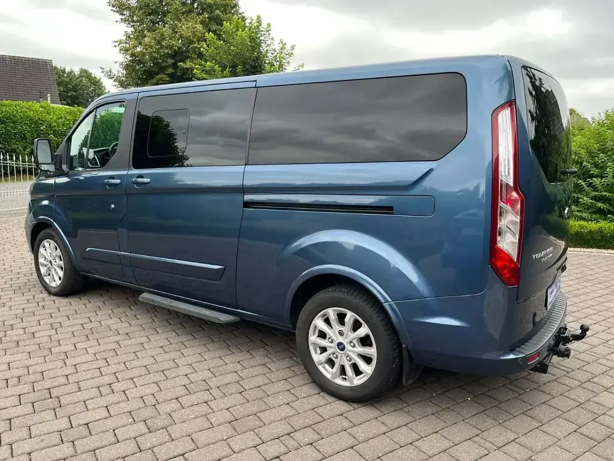 Gebraucht Ford Tourneo Custom Titanium 170 PS (125 kW) 2018 Blau Van