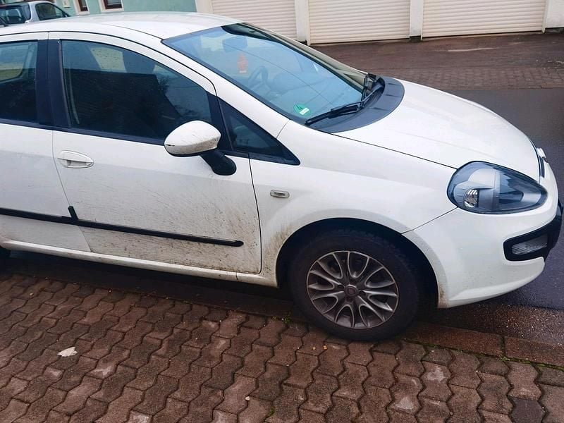 Gebraucht Fiat Punto 65 PS (47 kW) 2010 Weiß Kleinwagen