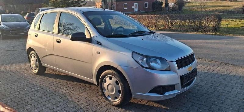 Gebraucht Chevrolet Aveo 84 PS (61 kW) 2011 Silber Limousine