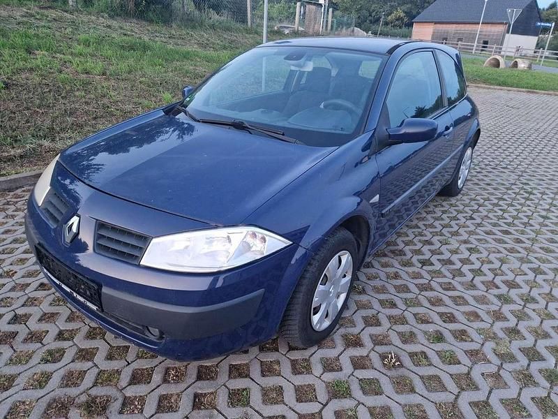 Blau Gebraucht 2005 Renault Mégane II Limousine | 1.650 € (Fairer Preis) - Bild 1/4