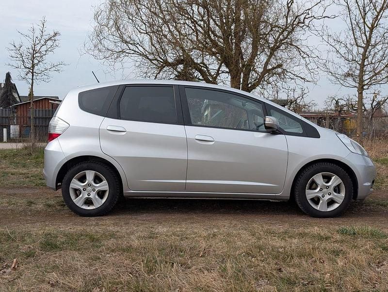 Gebraucht Honda Jazz Elegance 99 PS (72 kW) 2010 Silber Kleinwagen