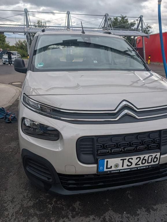 Grau Gebraucht 2019 Citroën Berlingo Feel Van / Kleinbus | 15.600 € (Fairer Preis) - Bild 1/4