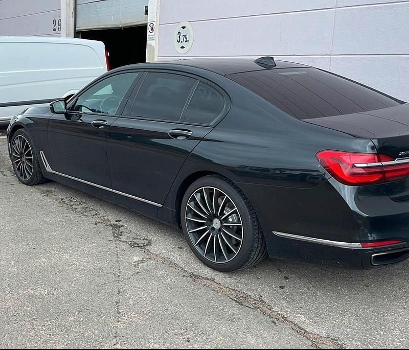 Schwarz Gebraucht 2018 BMW 740 Limousine | 27.000 € (Superpreis) - Bild 1/2
