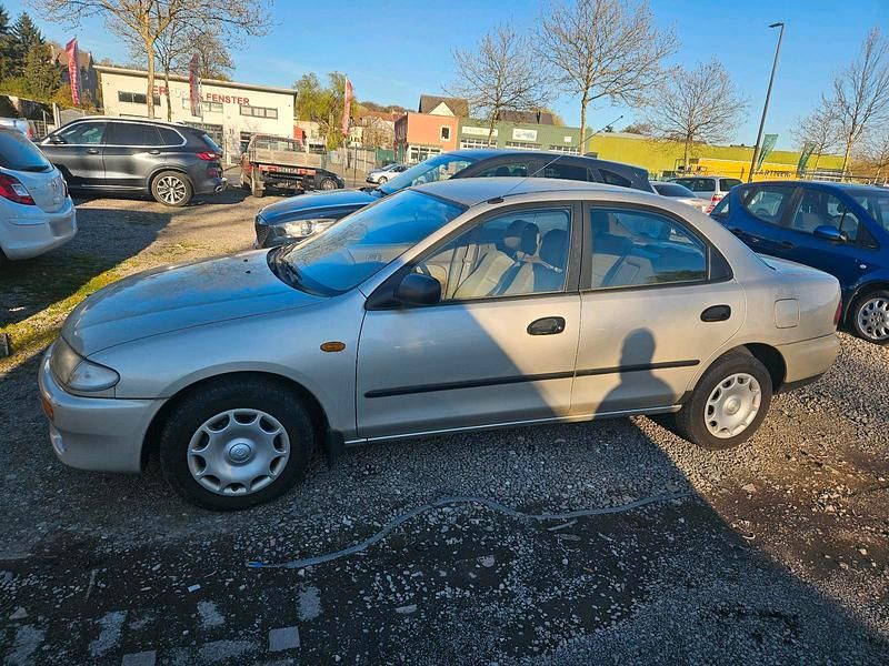 Second-hand Mazda 323 1996 Auriu Berlinǎ