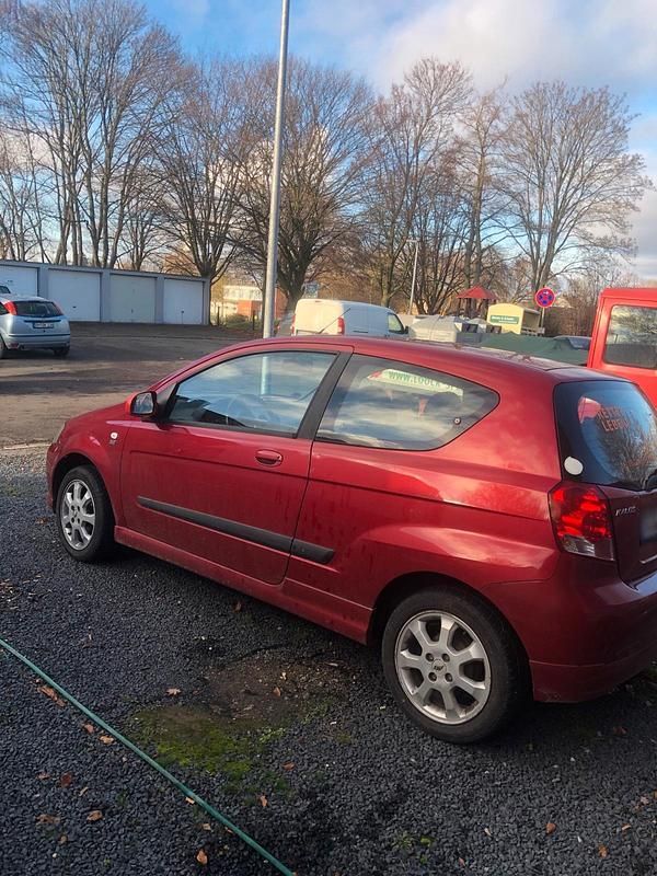Gebraucht Chevrolet Kalos 72 PS (52 kW) 2009 Rot Kleinwagen