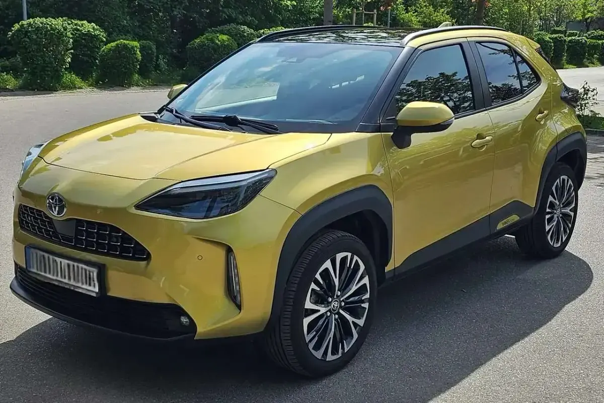 Gebraucht Toyota Yaris Cross Team 116 PS (85 kW) 2023 Brass gold metallic SUV