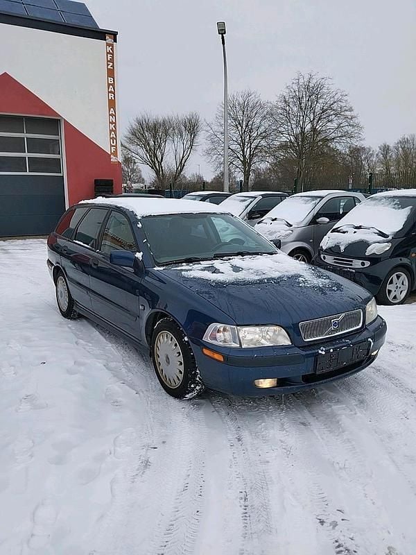 Gebraucht Volvo V40 122 PS (89 kW) 2000 Blau Kombi
