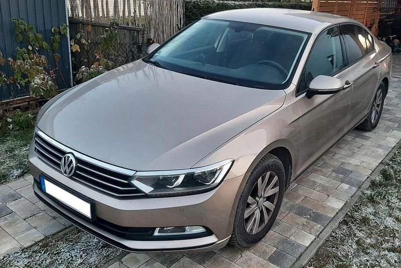 Gold Gebraucht 2015 VW Passat Trendline Limousine | 11.500 € (Superpreis) - Bild 1/4
