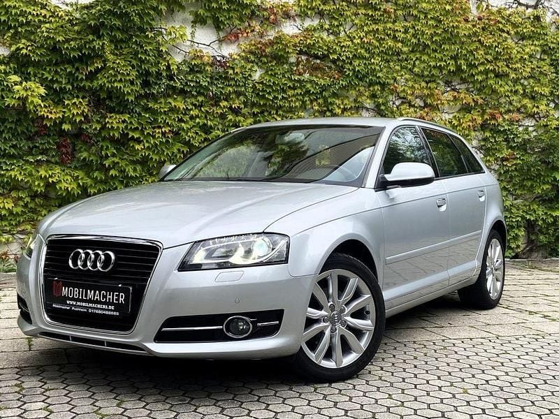 Silber Gebraucht 2011 Audi A3 Sportback Ambiente Limousine | 8.990 € (Fairer Preis) - Bild 1/4
