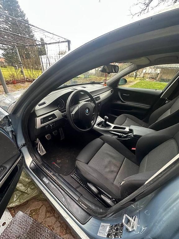 Gebraucht BMW 318 129 PS (94 kW) 2005 Grau Limousine