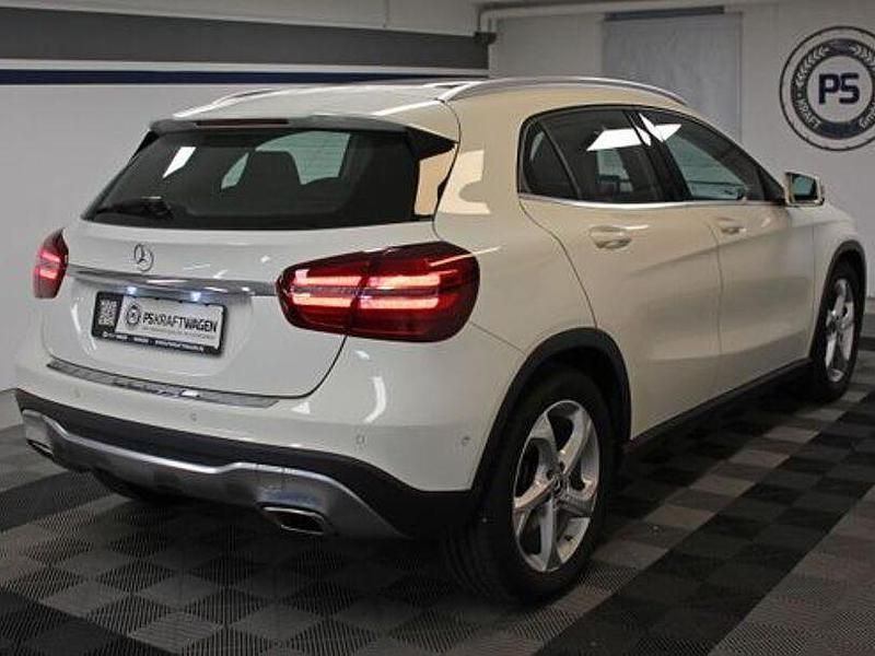 Gebraucht Mercedes GLA200 156 PS (114 kW) 2017 Weiß SUV