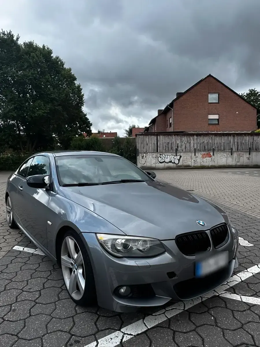 Gebraucht BMW 320 M Sport 170 PS (125 kW) 2011 Grau Coupé