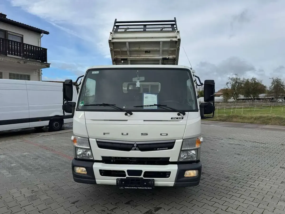 Gebraucht Mitsubishi Canter 175 PS (128 kW) 2021 Weiß Van / Kleinbus
