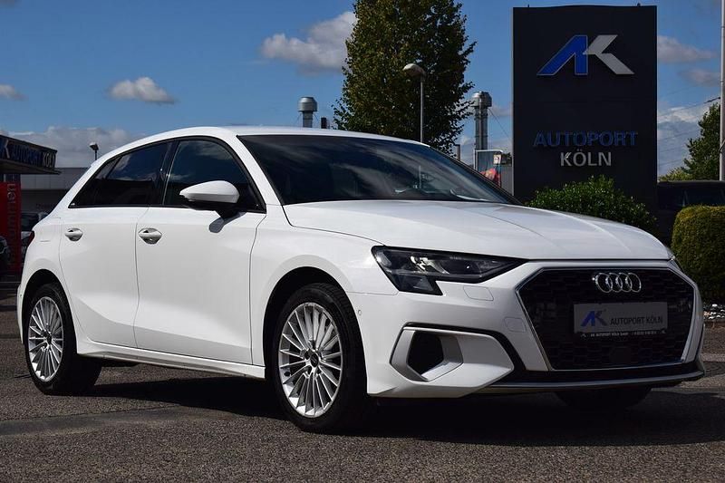Ibisweiss Gebraucht 2023 Audi A3 Sportback Advanced Plus Limousine | 20.889 € (Superpreis) - Bild 1/4