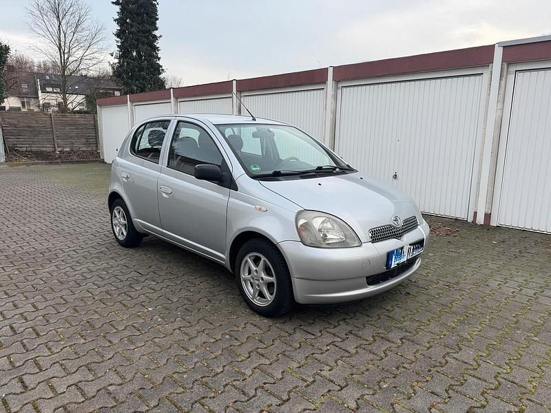 Gebraucht Toyota Yaris 75 PS (55 kW) 2003 Silber Kleinwagen