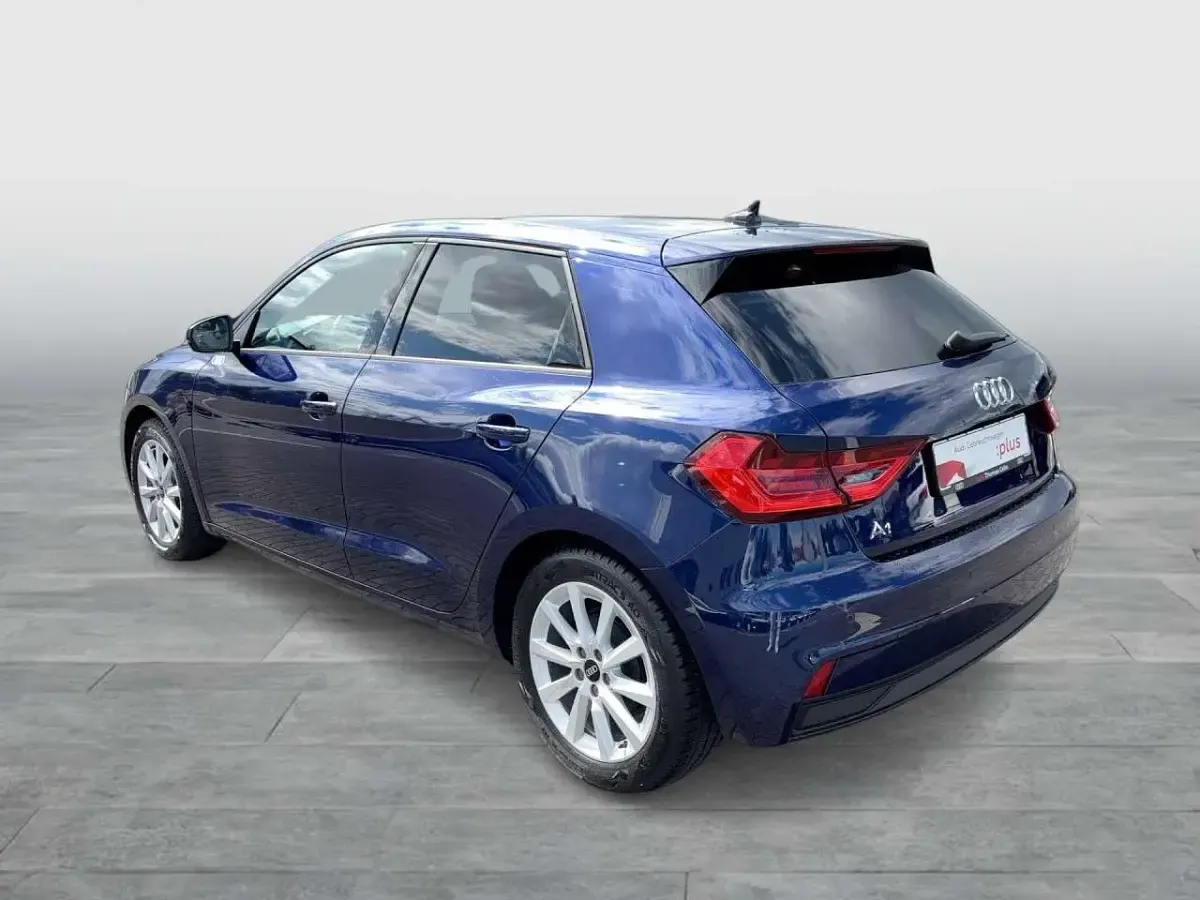 Gebraucht Audi A1 Sportback Basis 95 PS (69 kW) 2024 Navarrablau metallic Kleinwagen