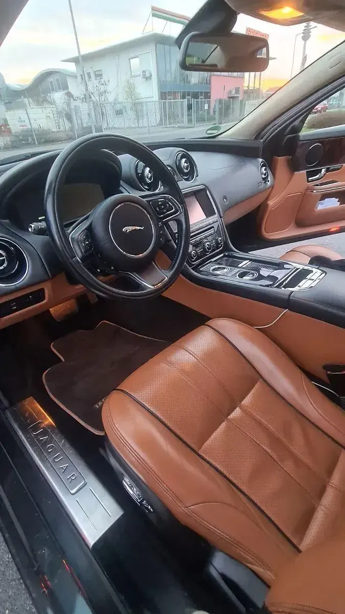 Gebraucht Jaguar XJ Premium Luxury 275 PS (202 kW) 2011 Braun Limousine