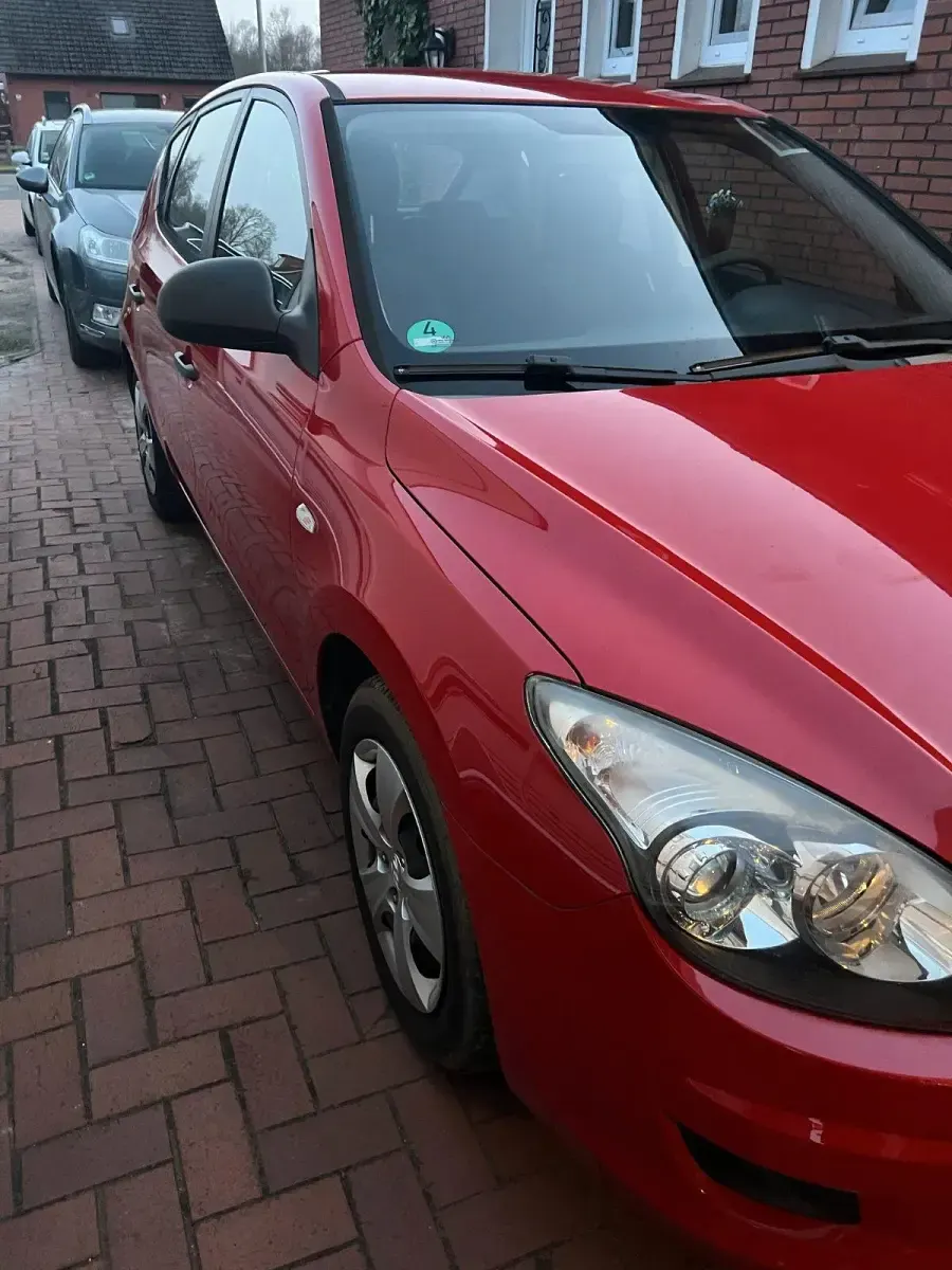 Gebraucht Hyundai i30 Classic 109 PS (80 kW) 2010 Rot Kleinwagen