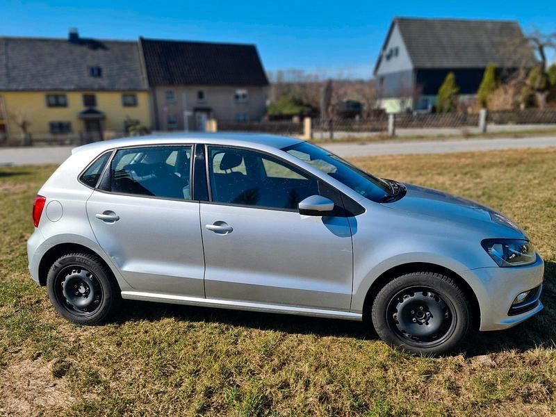 Gebraucht VW Polo 60 PS (44 kW) 2014 Silber Limousine