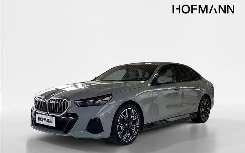Grau Neu 2025 BMW i5 Comfort Edition Limousine | 70.125 € (Guter Preis) - Bild 1/4