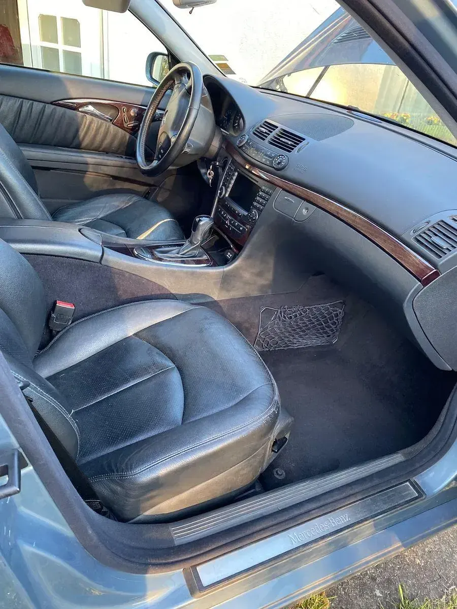 Usado Mercedes E220 Elegance 150 CV (110 kW) 2006 Gris Berlina