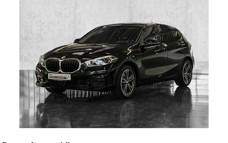 Schwarz Gebraucht 2022 BMW 118 Sport Line Kleinwagen | 25.150 € (Fairer Preis) - Bild 1/4