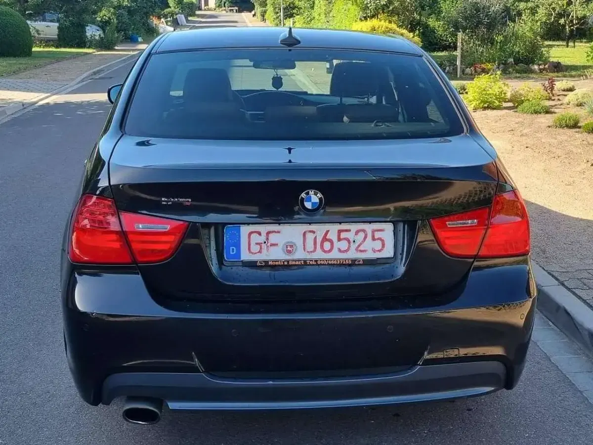 Gebraucht BMW 320 177 PS (130 kW) 2009 Black sapphire metallic Limousine