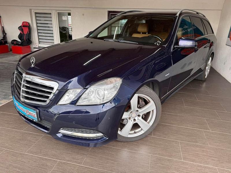 Blau Gebraucht 2011 Mercedes E350 Kombi | 10.999 € (Superpreis) - Bild 1/4
