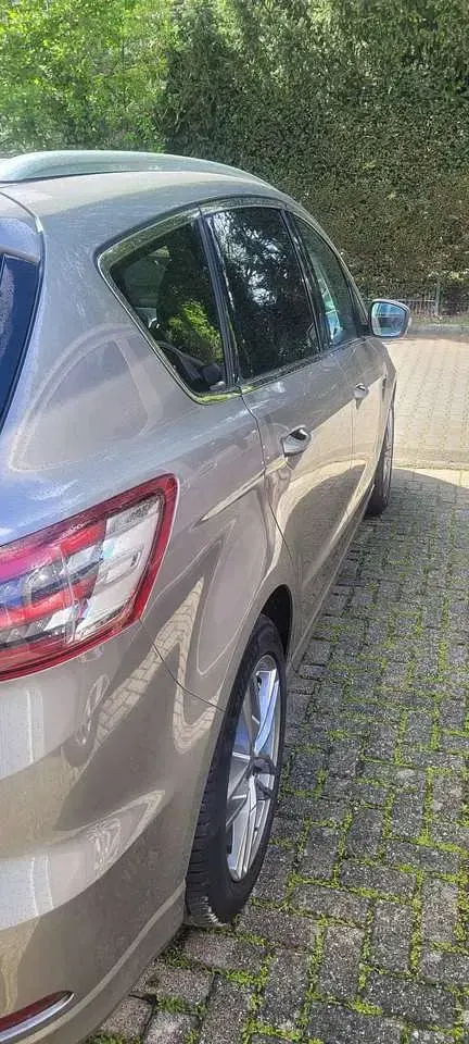 Gebraucht Ford S-MAX Titanium 210 PS (154 kW) 2017 Silber Van / Kleinbus