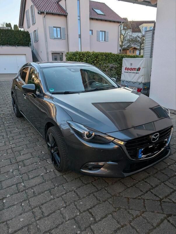 Grau Gebraucht 2018 Mazda 3 Sports-Line Kleinwagen | 16.250 € (Fairer Preis) - Bild 1/4