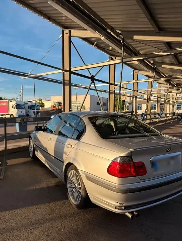 Gebraucht BMW 320 Sport Line 170 PS (125 kW) 2000 Silber Limousine