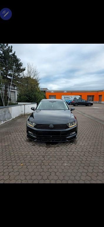 Schwarz Gebraucht 2015 VW Passat Comfortline Kombi | 16.000 € (Etwas zu teuer) - Bild 1/4