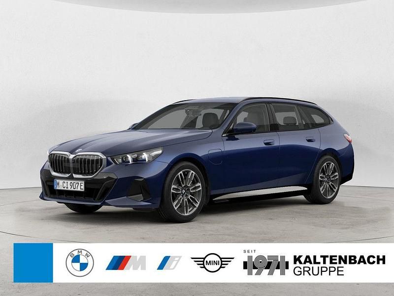 Blau Neu 2025 BMW 550e M Sport Kombi | 79.990 € (Superpreis) - Bild 1/3