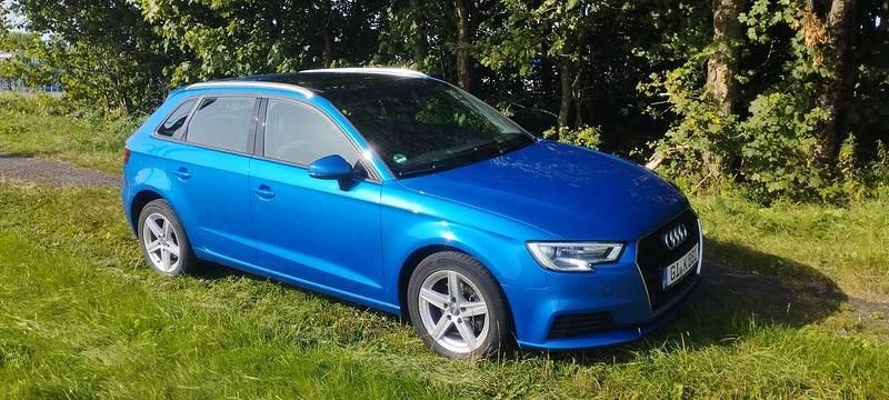 Blau Gebraucht 2017 Audi A3 Sportback Kleinwagen | 15.800 € (Fairer Preis) - Bild 1/4