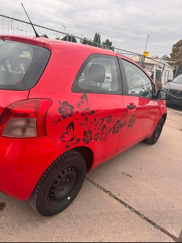 Gebraucht Toyota Yaris 69 PS (50 kW) 2008 Rot Kleinwagen