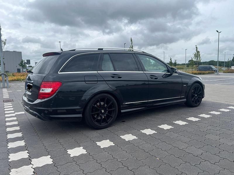 Schwarz Gebraucht 2011 Mercedes C250 AMG line Kombi | 9.950 € (Fairer Preis) - Bild 1/4