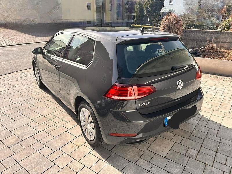 Gebraucht VW Golf VII Trendline 86 PS (63 kW) 2018 Grau Limousine