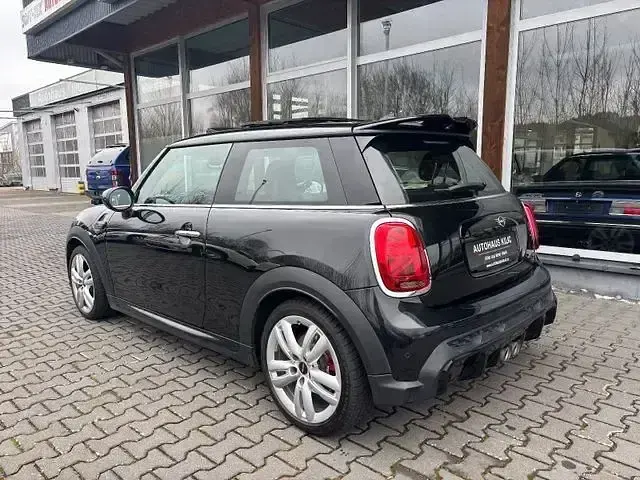 Używany Mini John Cooper Works Essential 231 KM (169 kW) 2024 Czarny Hatchback