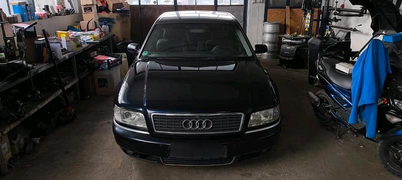 Blau Gebraucht 2002 Audi A8 Limousine | 6.199 € - Bild 1/4