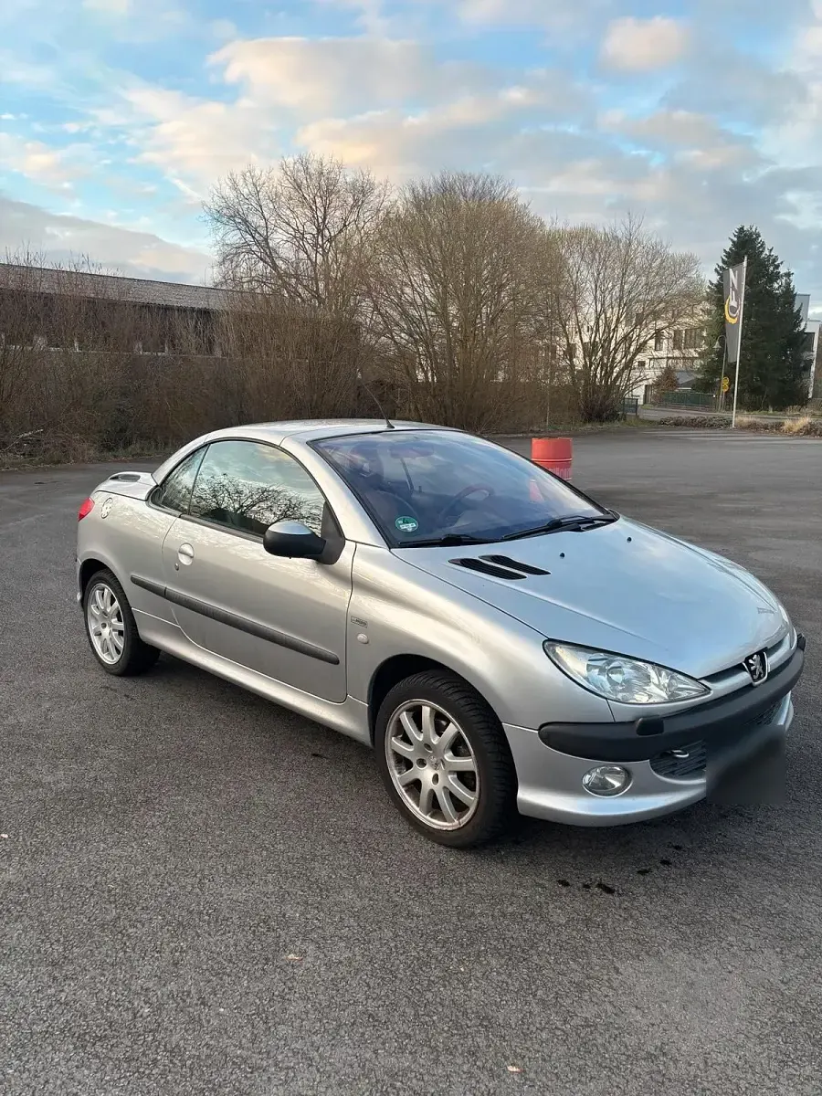 Gebraucht Peugeot 206 CC 136 PS (100 kW) 2001 Silber Cabrio