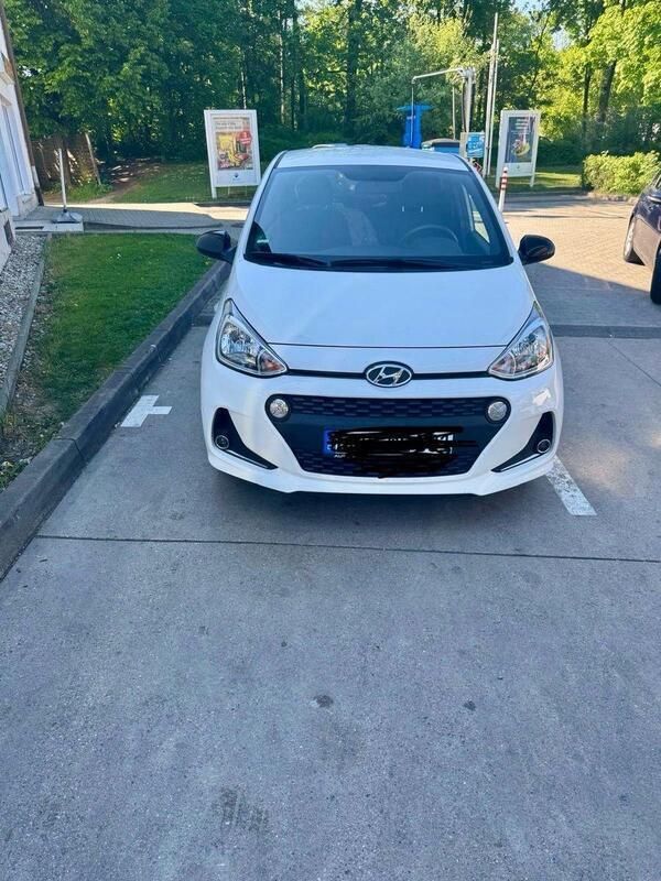 Weiß Gebraucht 2018 Hyundai i10 Passion Kleinwagen | 8.500 € (Guter Preis) - Bild 1/4