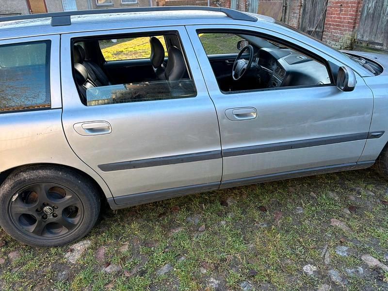 Silber Gebraucht 2000 Volvo V70 Kombi | 900 € - Bild 1/4