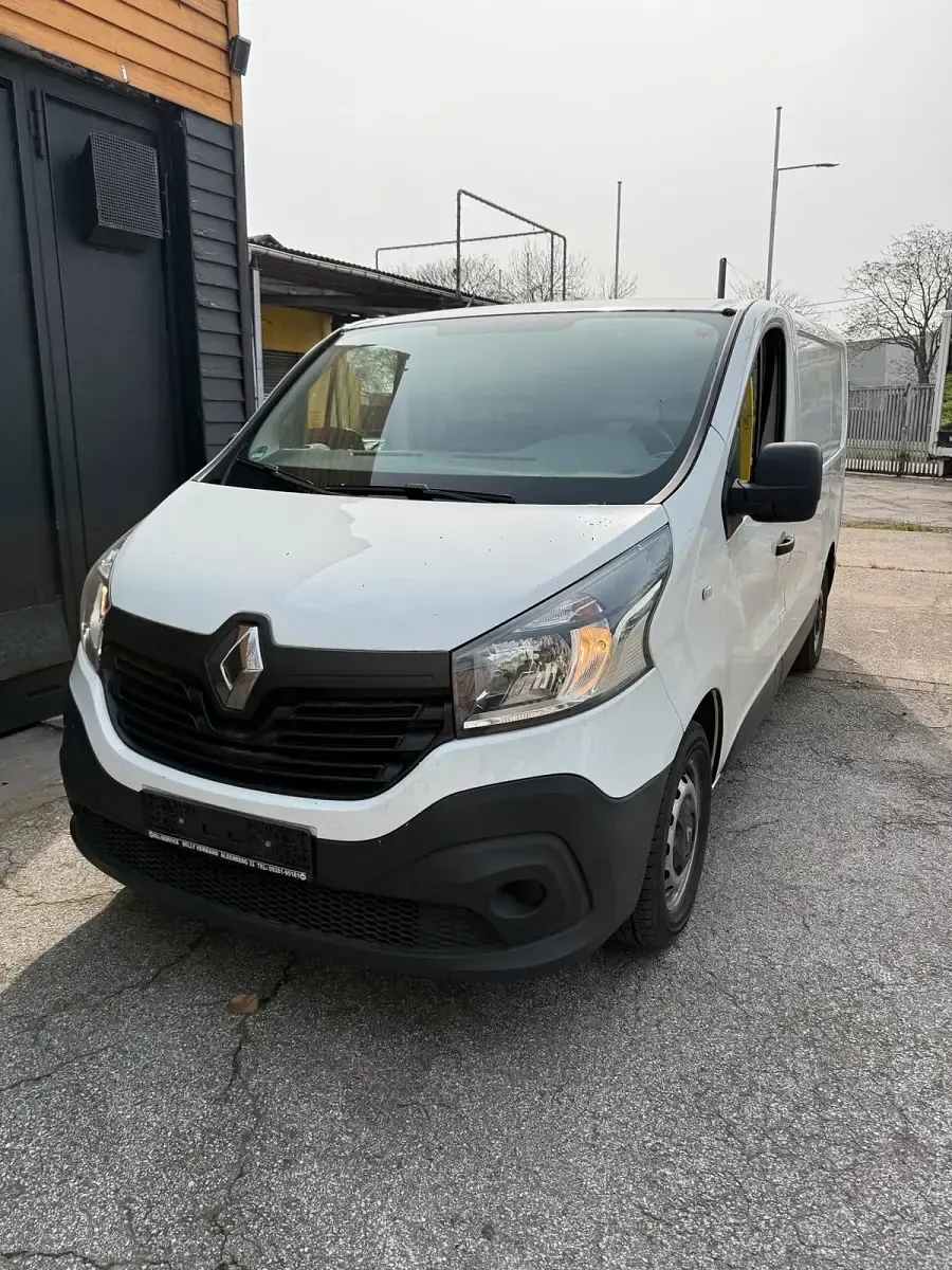 Second-hand Renault Trafic 100 CP (73 kW) 2015 Alb Monovolum