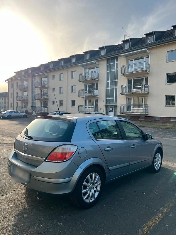 Second-hand Opel Astra 110 CP (80 kW) 2004 Gri Coupe