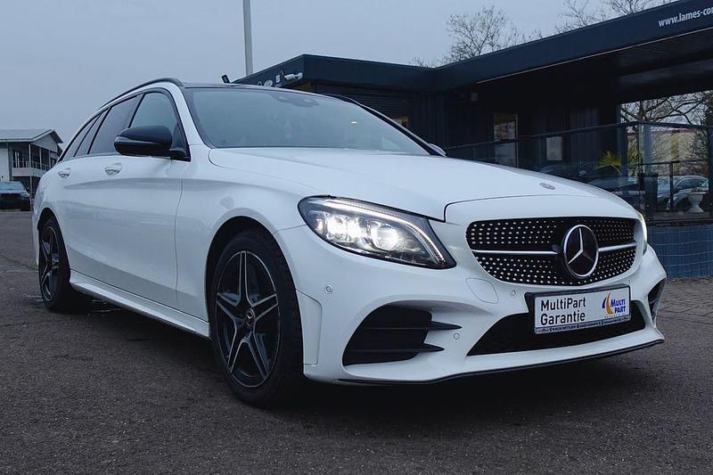Weiß Gebraucht 2019 Mercedes C300 AMG Kombi | 23.900 € (Fairer Preis) - Bild 1/4