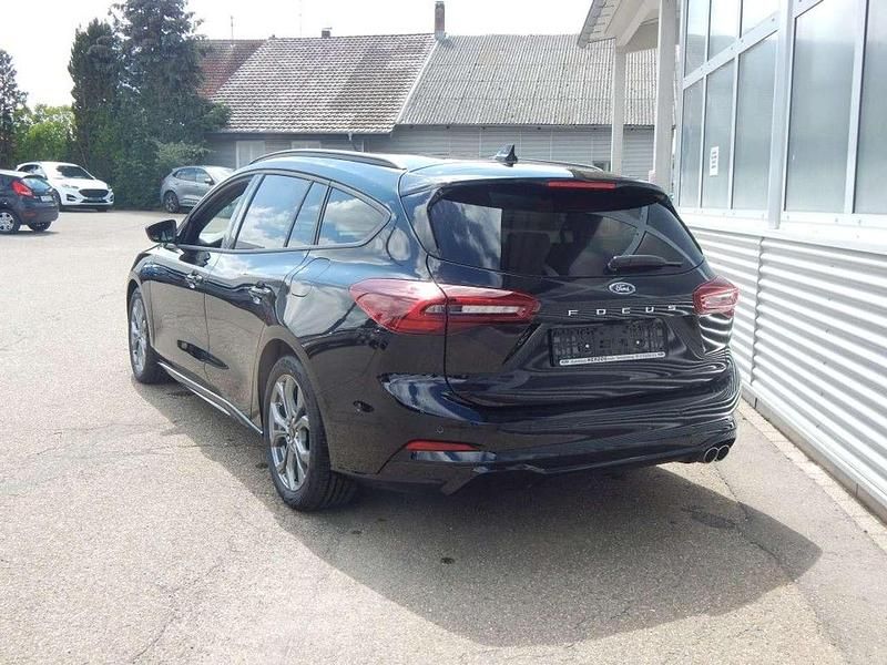 Gebraucht Ford Focus ST-Line 125 PS (91 kW) 2024 Agate black metallic Kombi