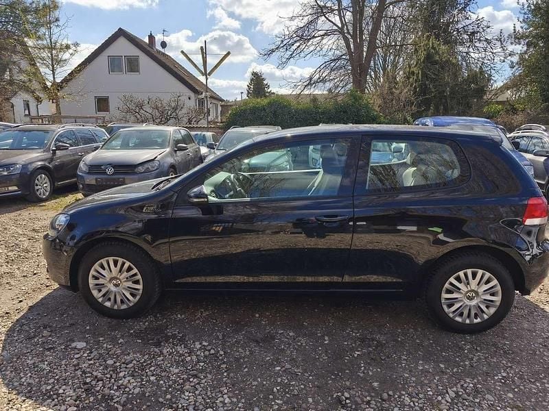 Gebraucht VW Golf VI Trendline 80 PS (58 kW) 2009 Deep black perleffekt Kleinwagen