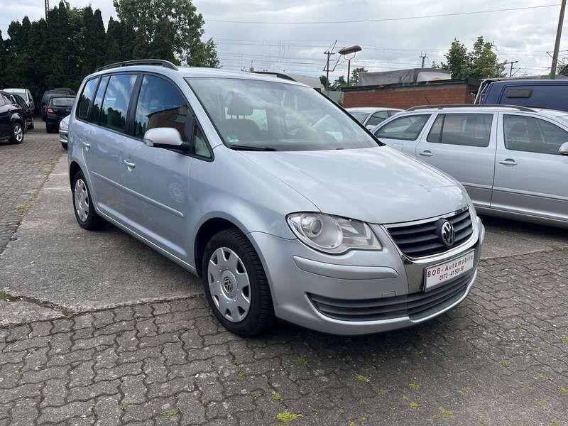 Grau Gebraucht 2008 VW Touran Trendline Van / Kleinbus | 4.400 € (Fairer Preis) - Bild 1/4