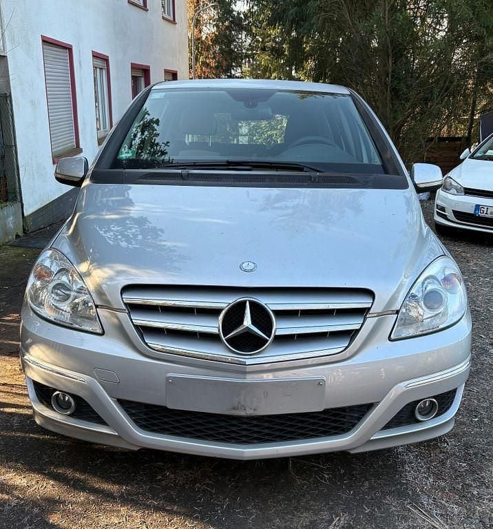 Grau Gebraucht 2008 Mercedes B170 Van / Kleinbus | 4.500 € (Guter Preis) - Bild 1/4