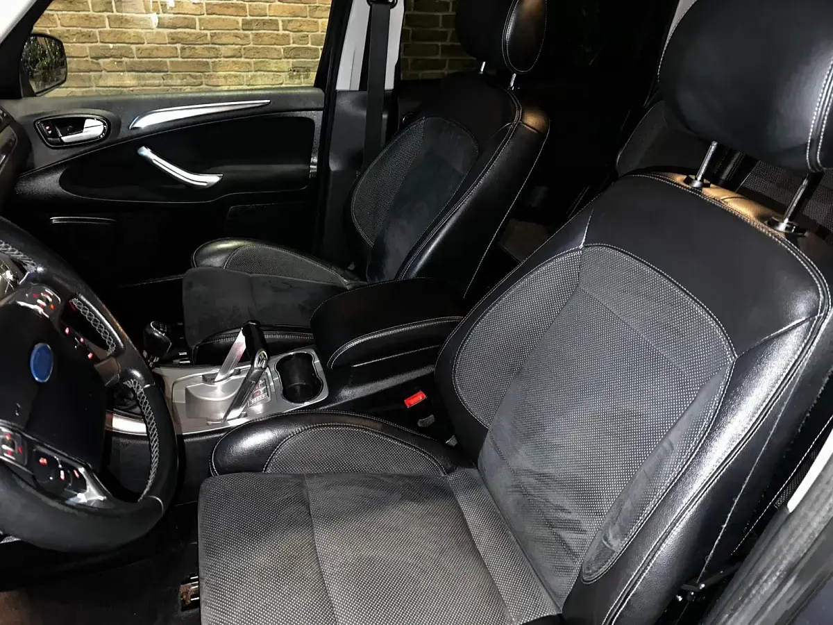 Gebraucht Ford Galaxy 140 PS (102 kW) 2009 Andere farben Van / Kleinbus